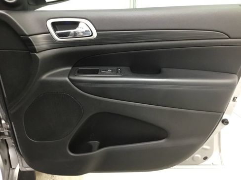 Used 2020 Jeep Grand Cherokee Altitude AWD/4WD image 43