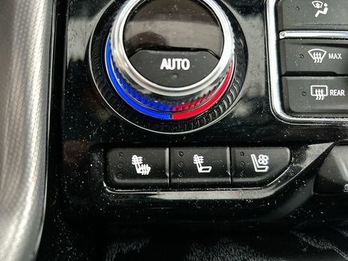 Used 2023 GMC Yukon XL Denali AWD/4WD image 33