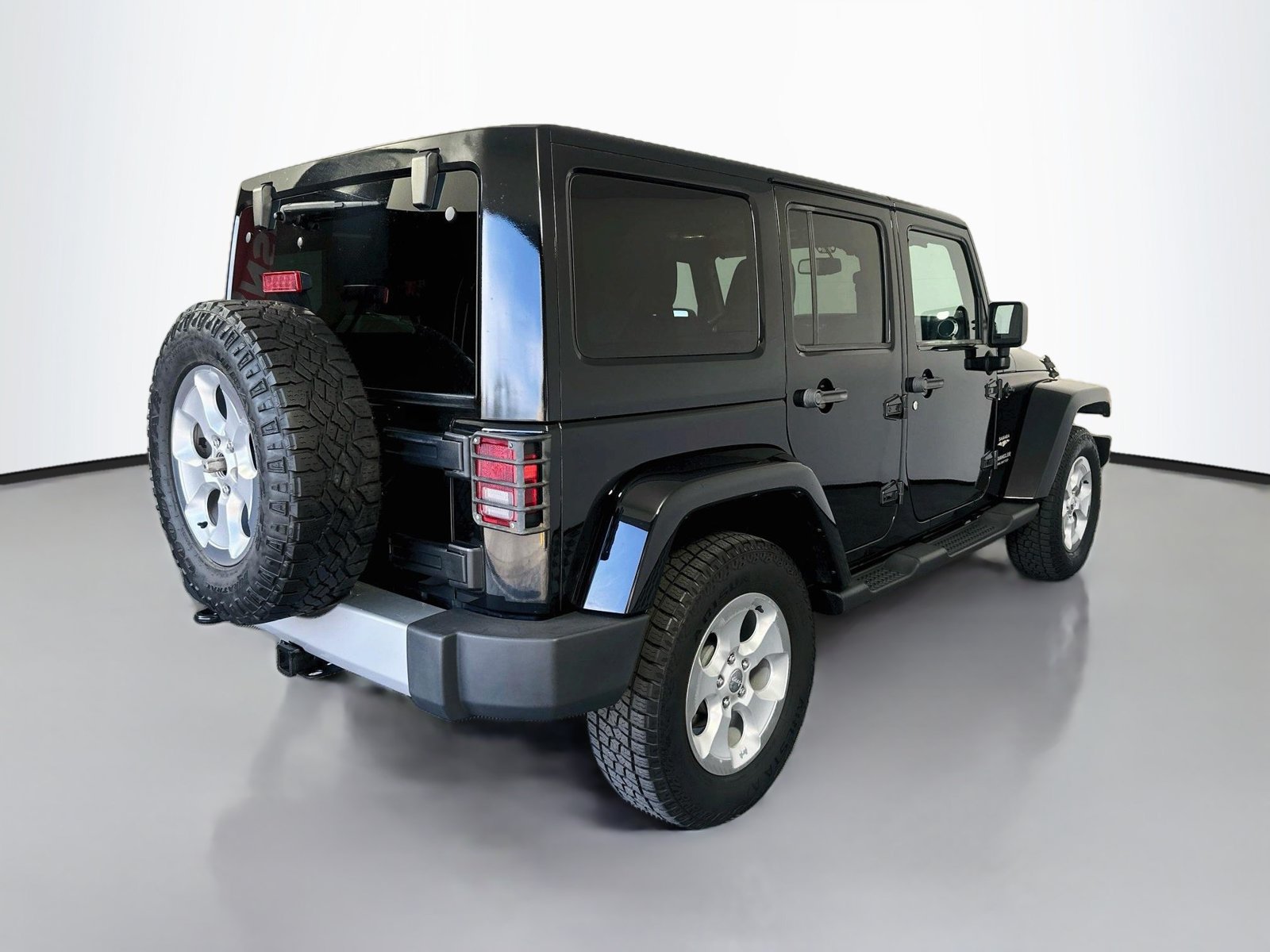 Used 2014 Jeep Wrangler Unlimited Sahara w/ Dual Top Group AWD/4WD image 7