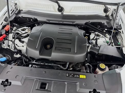 Used 2024 Land Rover Defender 110 X-Dynamic SE image 33