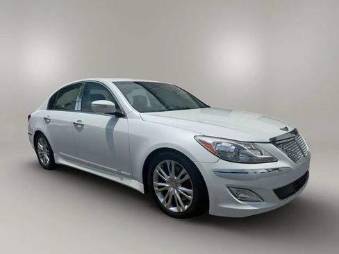 Used 2013 Hyundai Genesis 3.8 w/ Technology Pkg RWD image 4