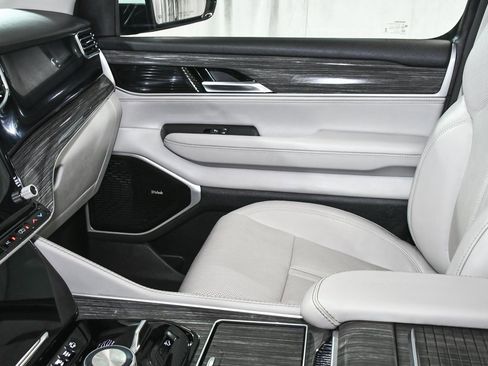 Used 2022 Jeep Wagoneer Series III w/ Premium Group I image 67