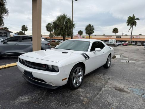 Used 2014 Dodge Challenger R/T RWD image 1