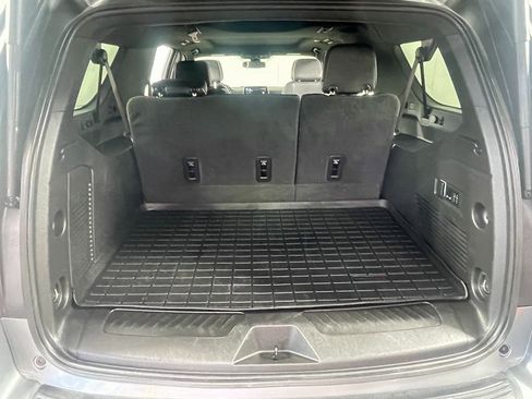 Used 2022 GMC Yukon XL SLT w/ SLT Premium Package image 7
