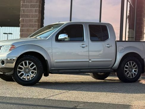 Used 2013 Nissan Frontier SL w/ Moonroof Pkg AWD/4WD image 3