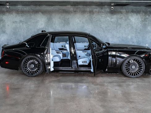 Used 2026 Rolls-Royce Phantom Sedan RWD image 15