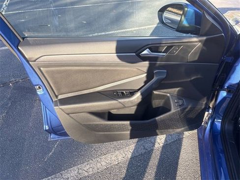 Used 2024 Volkswagen Jetta SE image 13