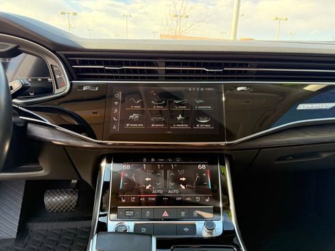 Used 2021 Audi Q8 Premium Plus w/ Premium Plus Package AWD/4WD image 17