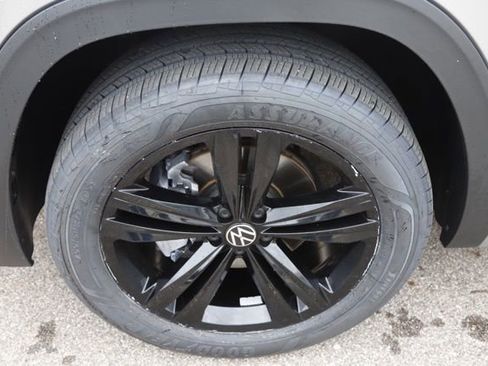 Used 2023 Volkswagen Atlas Cross Sport SEL R-Line AWD/4WD image 11