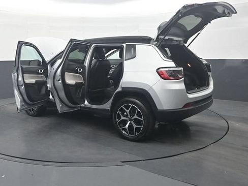 Used 2025 Jeep Compass Limited AWD/4WD image 39