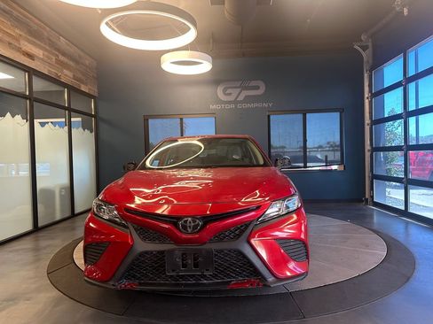 Used 2020 Toyota Camry SE FWD image 8