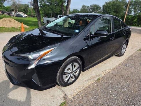Used 2018 Toyota Prius Two w/ Prius Two Safety Plus Package FWD image 4