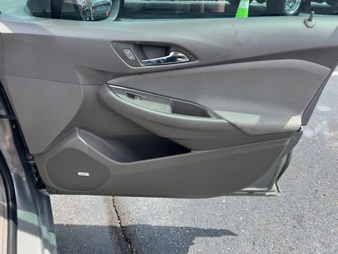 Used 2018 Chevrolet Cruze LT w/ Sun And Sound Package FWD image 32