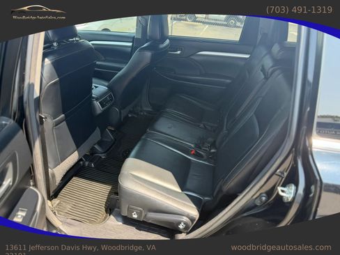 Used 2017 Toyota Highlander XLE AWD/4WD image 13