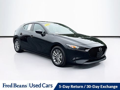 Used 2022 MAZDA MAZDA3 s FWD image 1