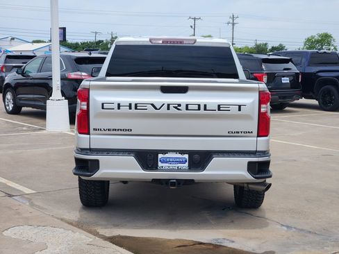 Used 2020 Chevrolet Silverado 1500 Custom w/ Custom Value Package AWD/4WD image 6