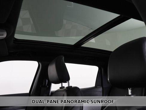 Used 2024 Jeep Compass Latitude w/ Sun and Sound Group AWD/4WD image 3