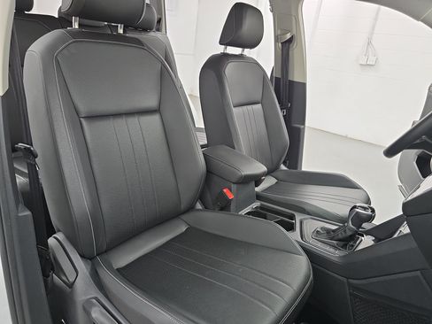 Used 2023 Volkswagen Tiguan SE FWD image 10