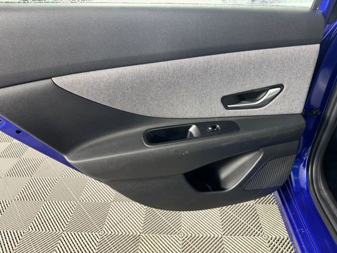 Used 2025 Hyundai Elantra Limited image 25