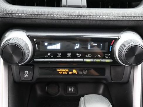 Used 2019 Toyota RAV4 LE w/ Carpet Mat Package FWD image 21
