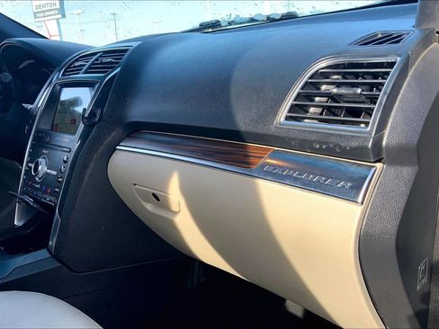 Used 2019 Ford Explorer Limited w/ Class III Trailer Tow Package image 18