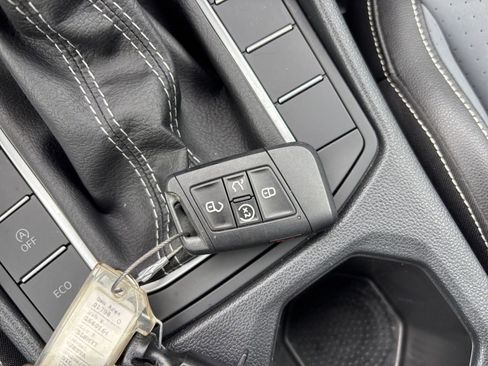 Used 2025 Volkswagen Jetta SE image 22