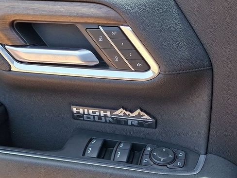 Used 2024 Chevrolet Silverado 1500 High Country w/ Technology Package AWD/4WD image 15