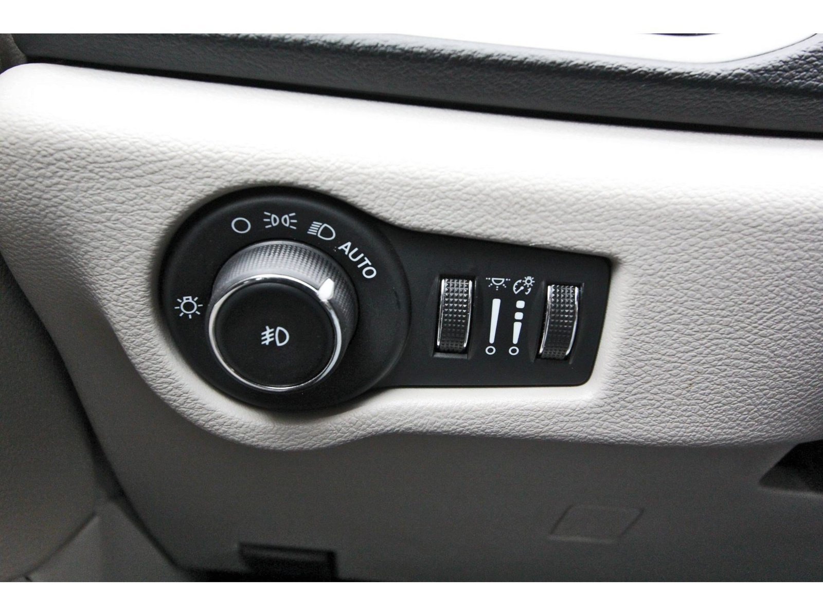 Used 2024 Chrysler Pacifica Touring-L FWD image 22
