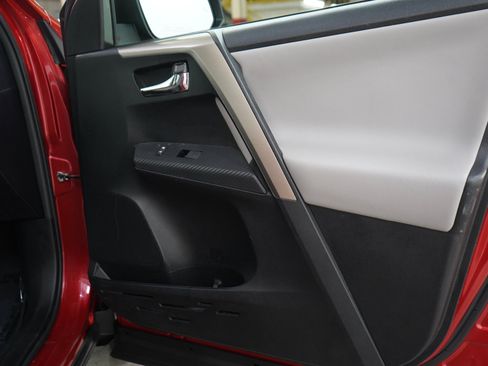 Used 2015 Toyota RAV4 Limited w/ Technology Package AWD/4WD image 9