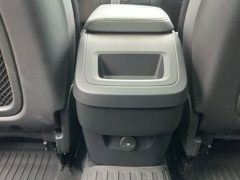 Certified 2023 Volvo XC60 B5 Core w/ Climate Package FWD image 32