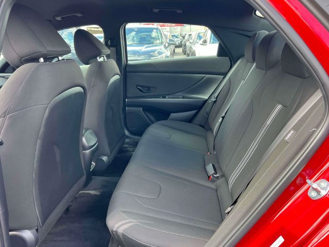 Certified 2025 Hyundai Elantra Sport FWD image 11
