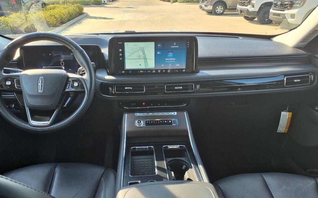 Used 2025 Lincoln Aviator Reserve RWD image 23