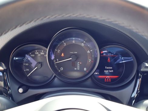 Certified 2025 Porsche Macan AWD/4WD image 16