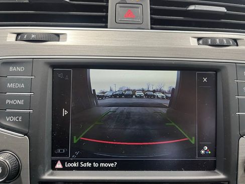 Used 2016 Volkswagen Golf SE image 18