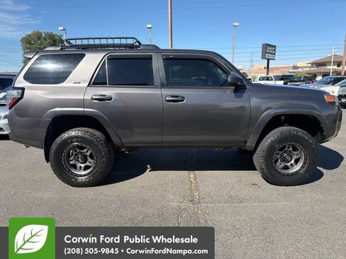 Used 2017 Toyota 4Runner SR5 AWD/4WD image 4