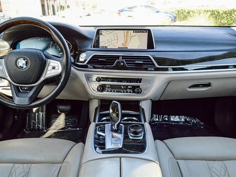 Used 2020 BMW 750i xDrive w/ Executive Package image 38