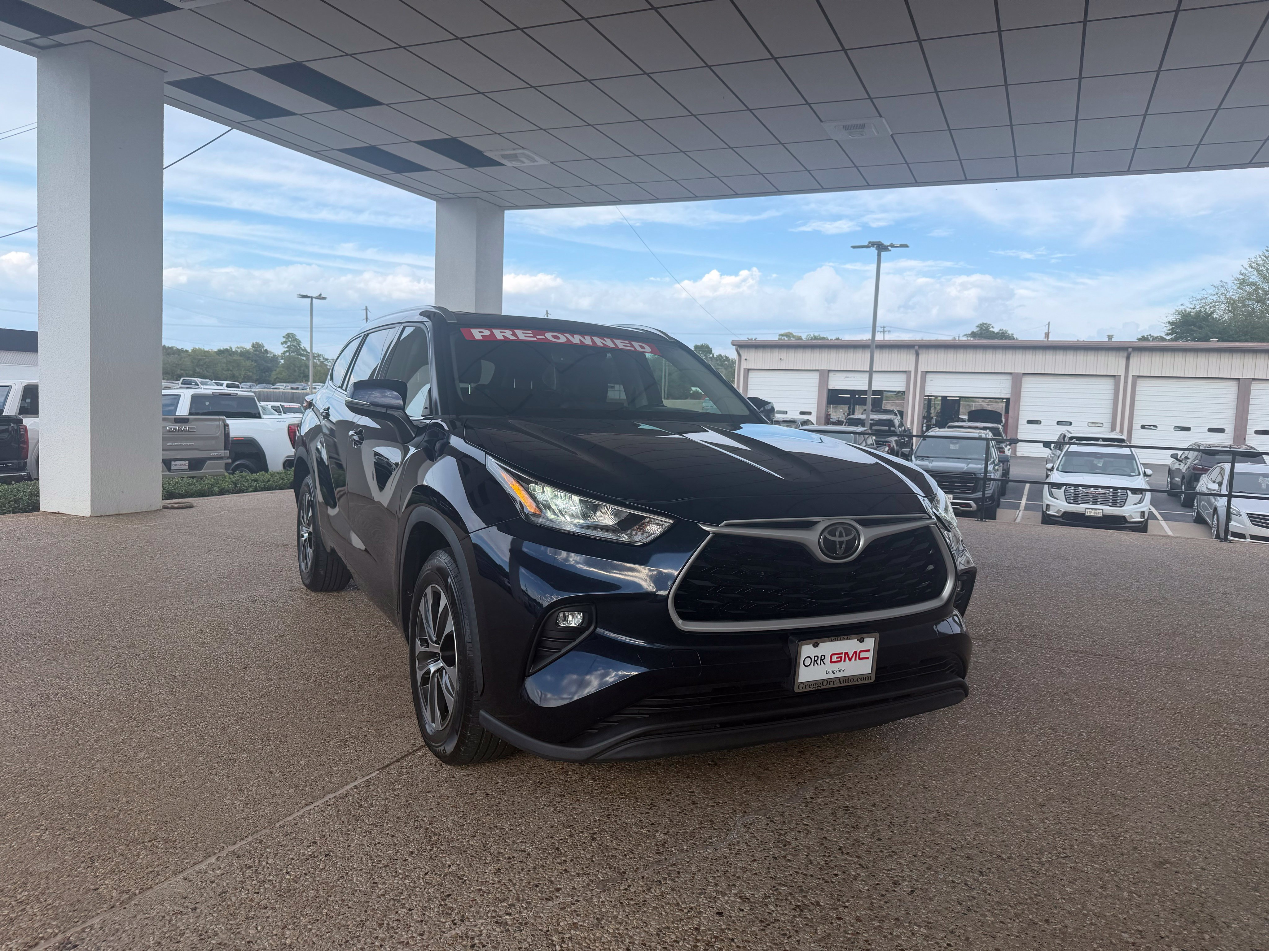 Used 2020 Toyota Highlander XLE FWD image 4