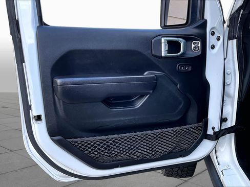 Used 2022 Jeep Wrangler Unlimited Rubicon w/ Cold Weather Group AWD/4WD image 21