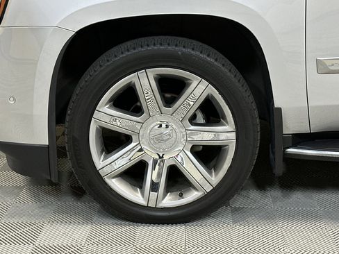 Used 2018 Cadillac Escalade ESV Luxury image 44