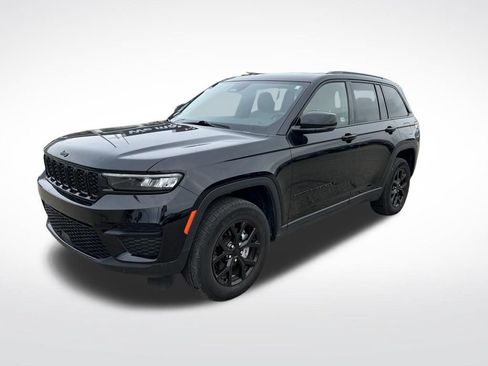 Used 2024 Jeep Grand Cherokee Altitude AWD/4WD image 3