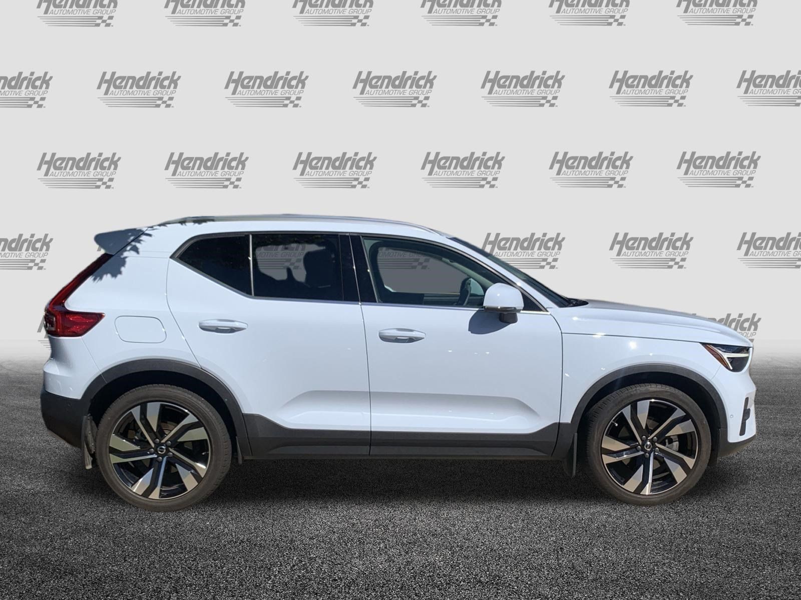 Used 2024 Volvo XC40 B5 Plus w/ Protection Package Premier AWD/4WD image 11
