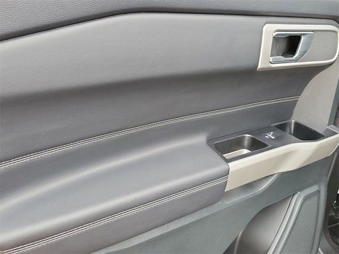 Used 2023 Ford Explorer XLT image 16