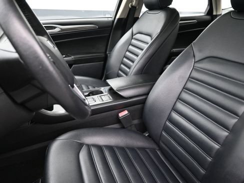 Used 2020 Ford Fusion SEL image 11