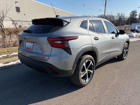 Certified 2025 Chevrolet Trax RS image 3