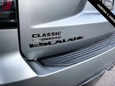 Used 2023 Cadillac Escalade ESV Sport Platinum w/ LPO, ONYX Package image 23