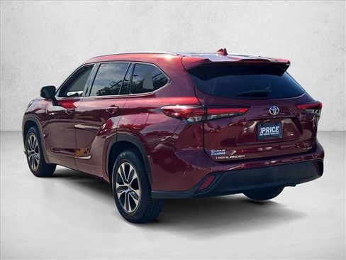 Used 2021 Toyota Highlander XLE FWD image 8