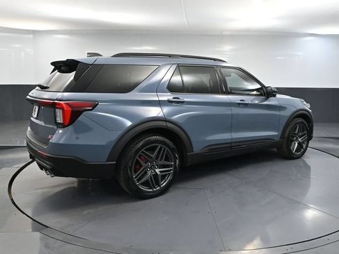 Used 2025 Ford Explorer ST AWD/4WD image 5