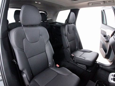 Certified 2025 Volvo XC90 B6 Plus w/ Protection Package Premier image 24