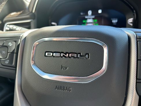 Used 2022 GMC Yukon XL Denali image 21