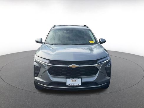 Used 2025 Chevrolet Trax LT w/ LT Convenience Package image 3